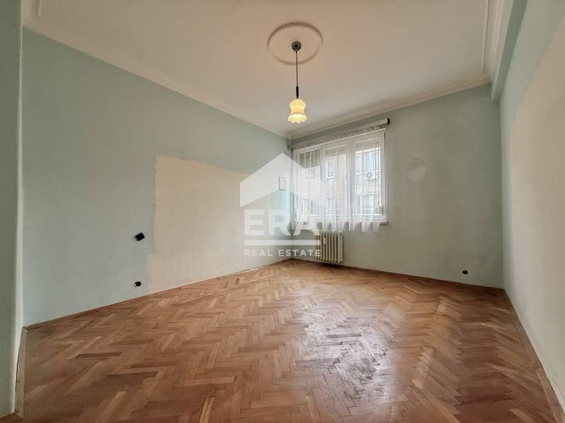 Продава МНОГОСТАЕН, гр. София, Център, снимка 4 - Апартаменти - 54837830