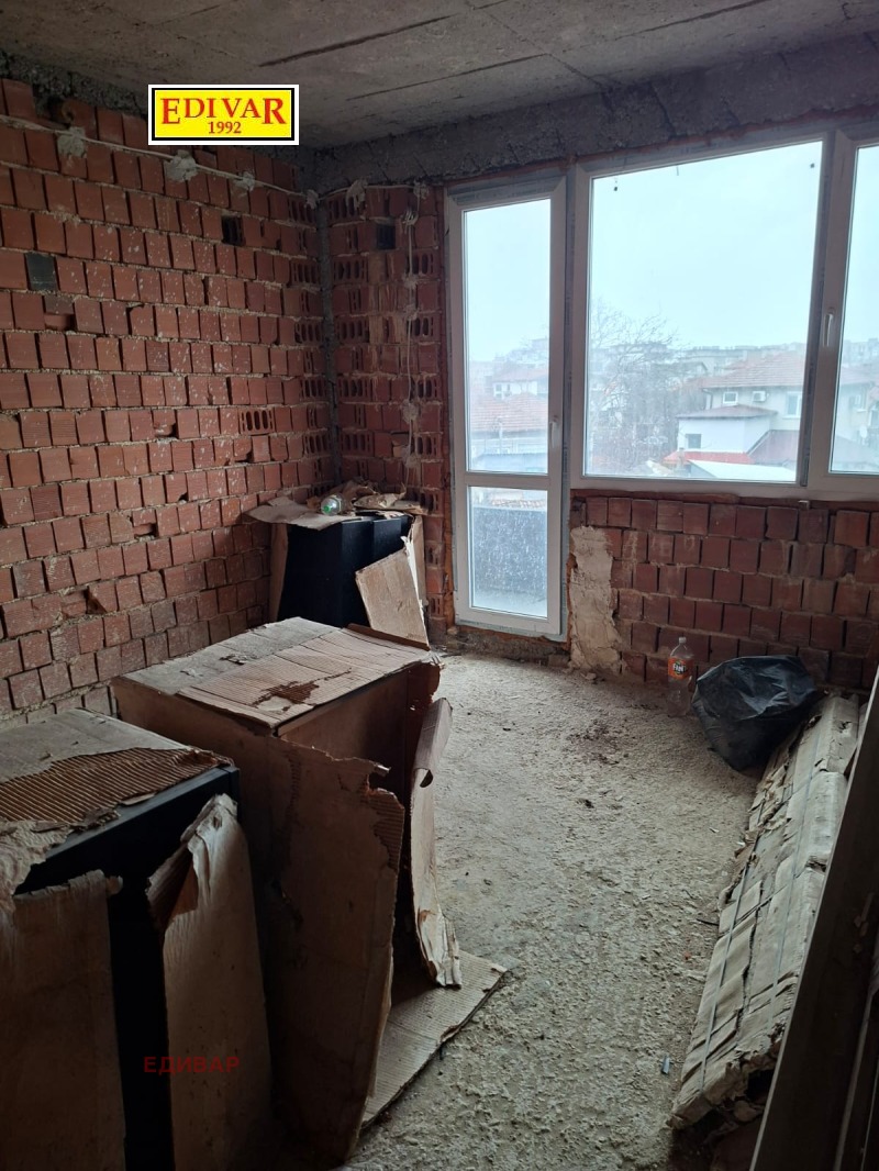 Продава ЕТАЖ ОТ КЪЩА, гр. Каварна, област Добрич, снимка 2 - Етаж от къща - 53505423