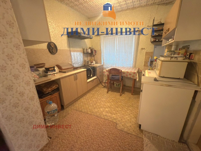 Продава КЪЩА, гр. Добрич, Христо Ботев, снимка 3 - Къщи - 52821750