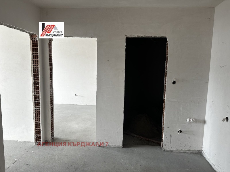 À venda  2 quartos Kardjali , Vazrojdenci , 118 m² | 16567189 - imagem [2]