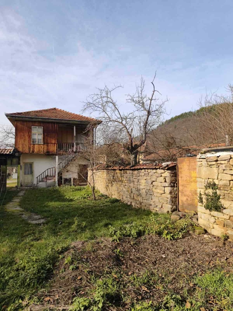 Продава КЪЩА, с. Орешак, област Ловеч, снимка 3 - Къщи - 52864828