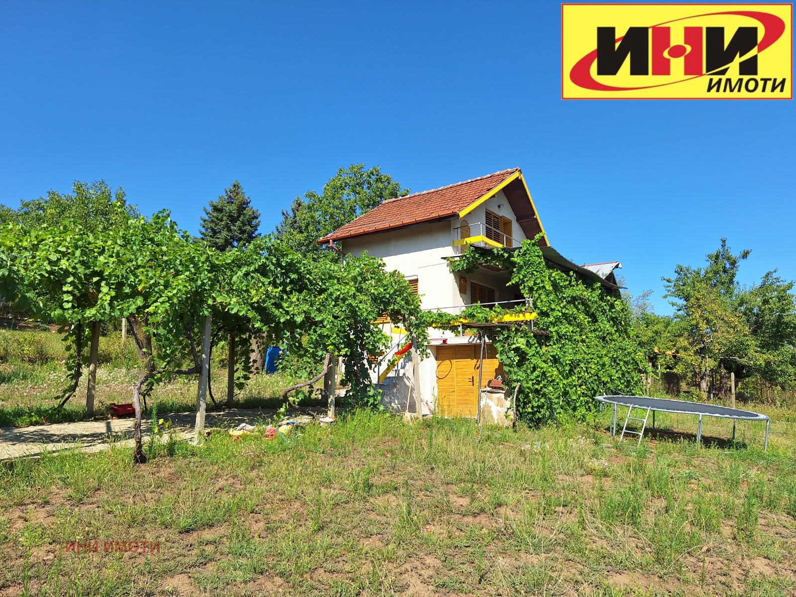 Продава КЪЩА, гр. Русе, в.з. Липака