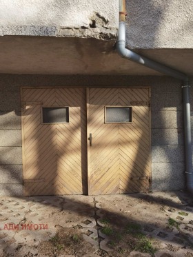 Garage Karlovo, région Plovdiv