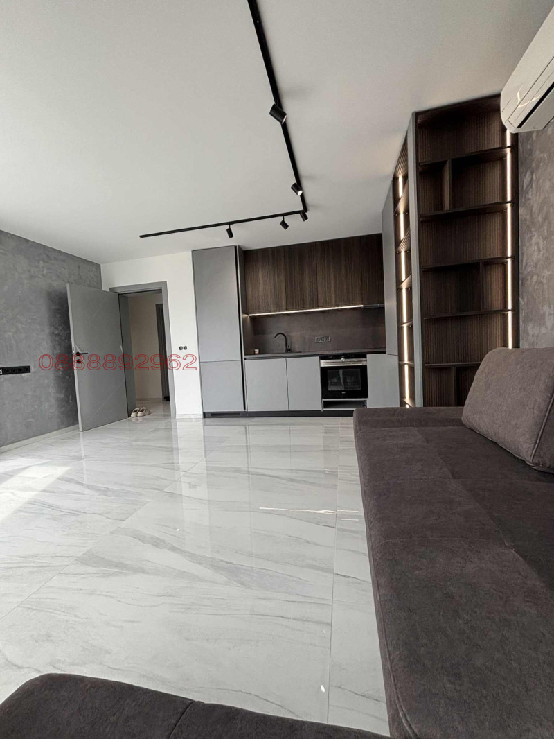 Продава 4-СТАЕН, гр. София, Център, снимка 2 - Апартаменти - 52902022