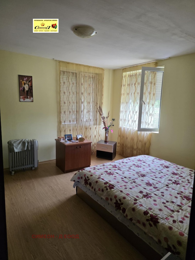 Продава  Къща град Кюстендил , Запад , 200 кв.м | 39547400 - изображение [11]