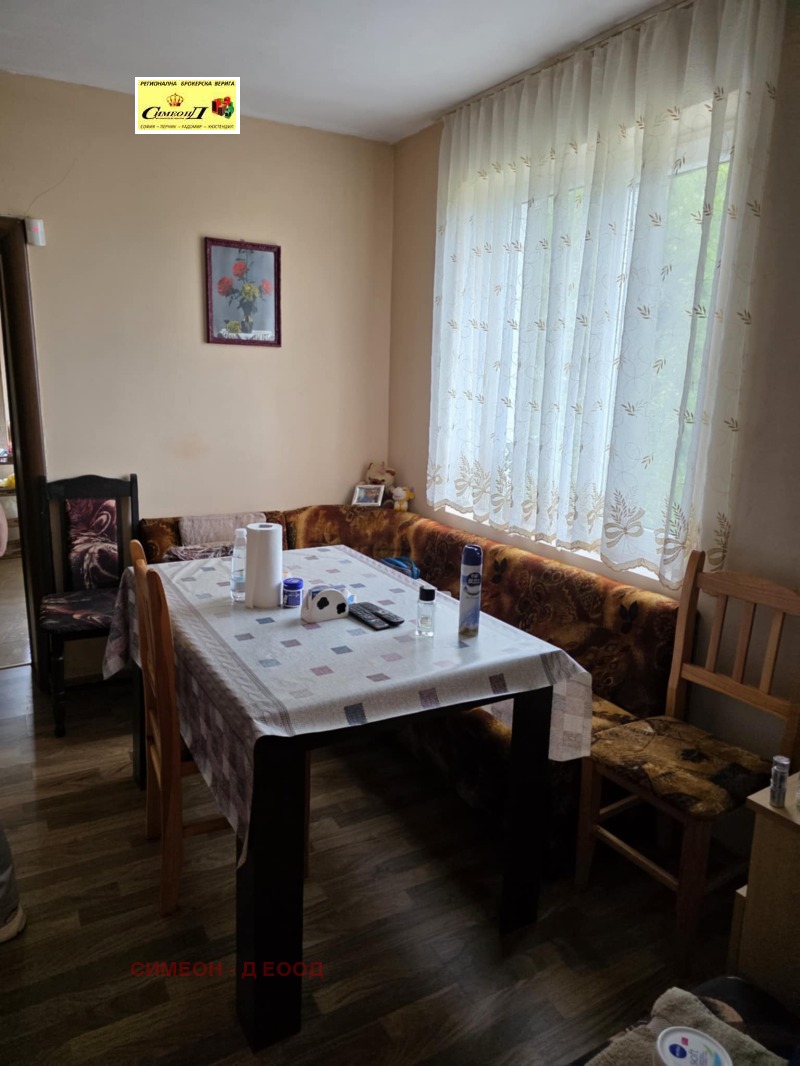 Продава  Къща град Кюстендил , Запад , 200 кв.м | 39547400 - изображение [6]