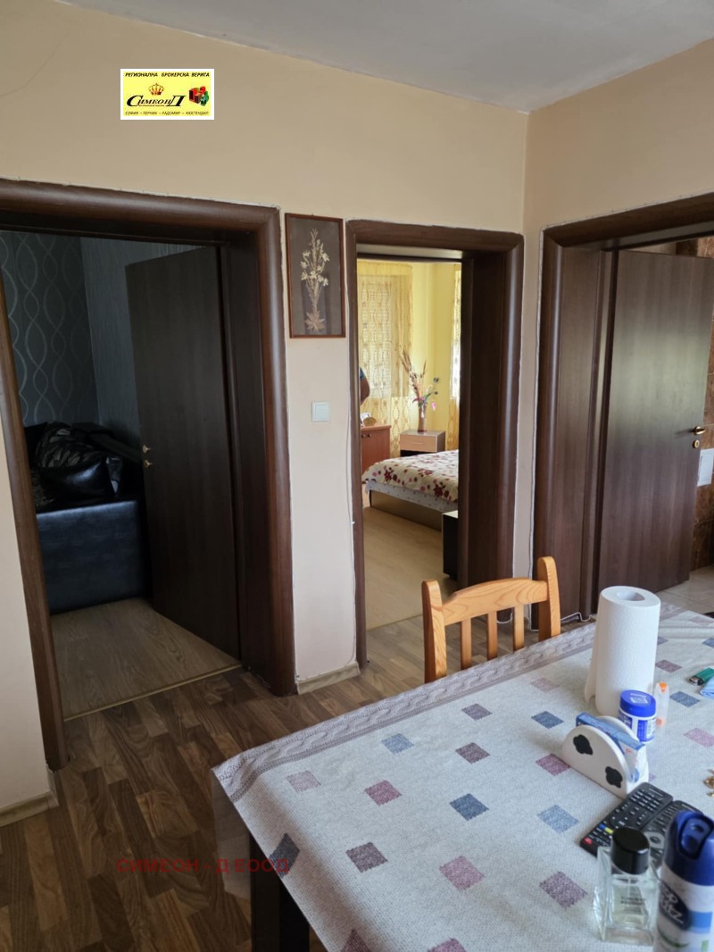Продава  Къща град Кюстендил , Запад , 200 кв.м | 39547400 - изображение [12]