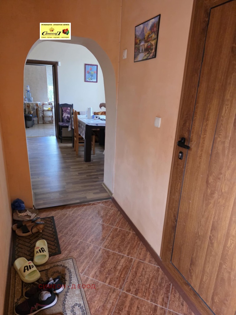 Продава  Къща град Кюстендил , Запад , 200 кв.м | 39547400 - изображение [8]