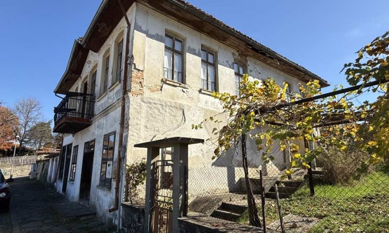 Продава КЪЩА в област Велико Търново, гр. Елена - 300 кв.м / 235 000 € » 459 620.05 лв., СУПРИММО ОФИСИ В СТРАНАТА