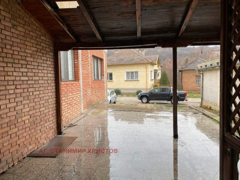 Продава МНОГОСТАЕН в област Враца, гр. Мизия - 185 кв.м / 120 000 € » 234 699.60 лв., АГ. СТАНИМИР ХРИСТОВ