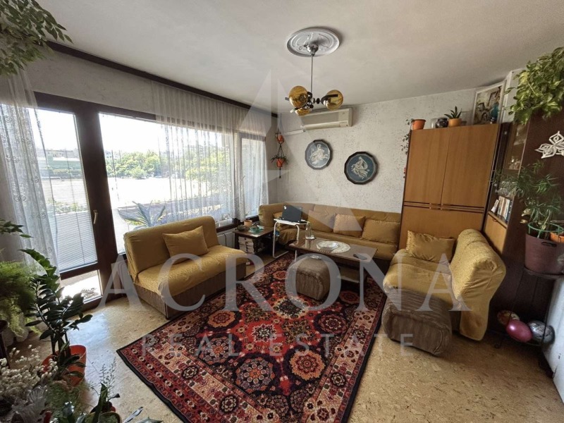 À venda  2 quartos Plovdiv , Izgrev , 64 m² | 30129248