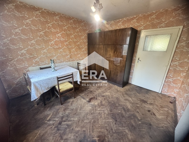 Продава 3-СТАЕН, гр. Варна, Окръжна болница-Генерали, снимка 3 - Апартаменти - 56103488