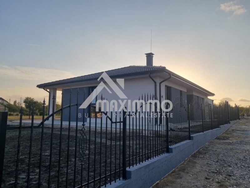 Na sprzedaż  Dom region Warny , Banowo , 210 mkw | 26680638 - obraz [2]