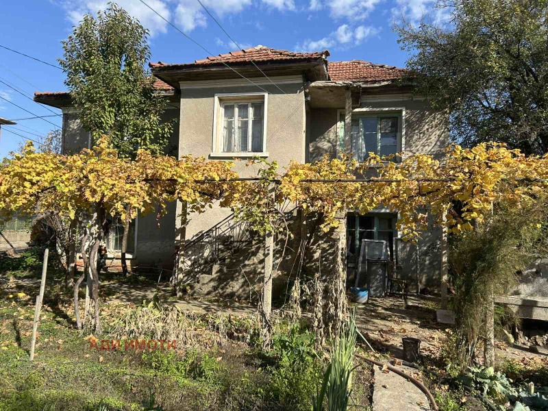 Продава КЪЩА, гр. Баня, област Пловдив, снимка 2 - Къщи - 52295301