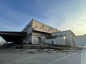 Продава склад град Плевен Индустриална зона - [1] 