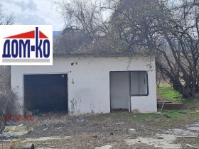 Βιομηχανικό κτίριο Σεμτσηνοβο, περιοχή Παζαρτζίκ 4