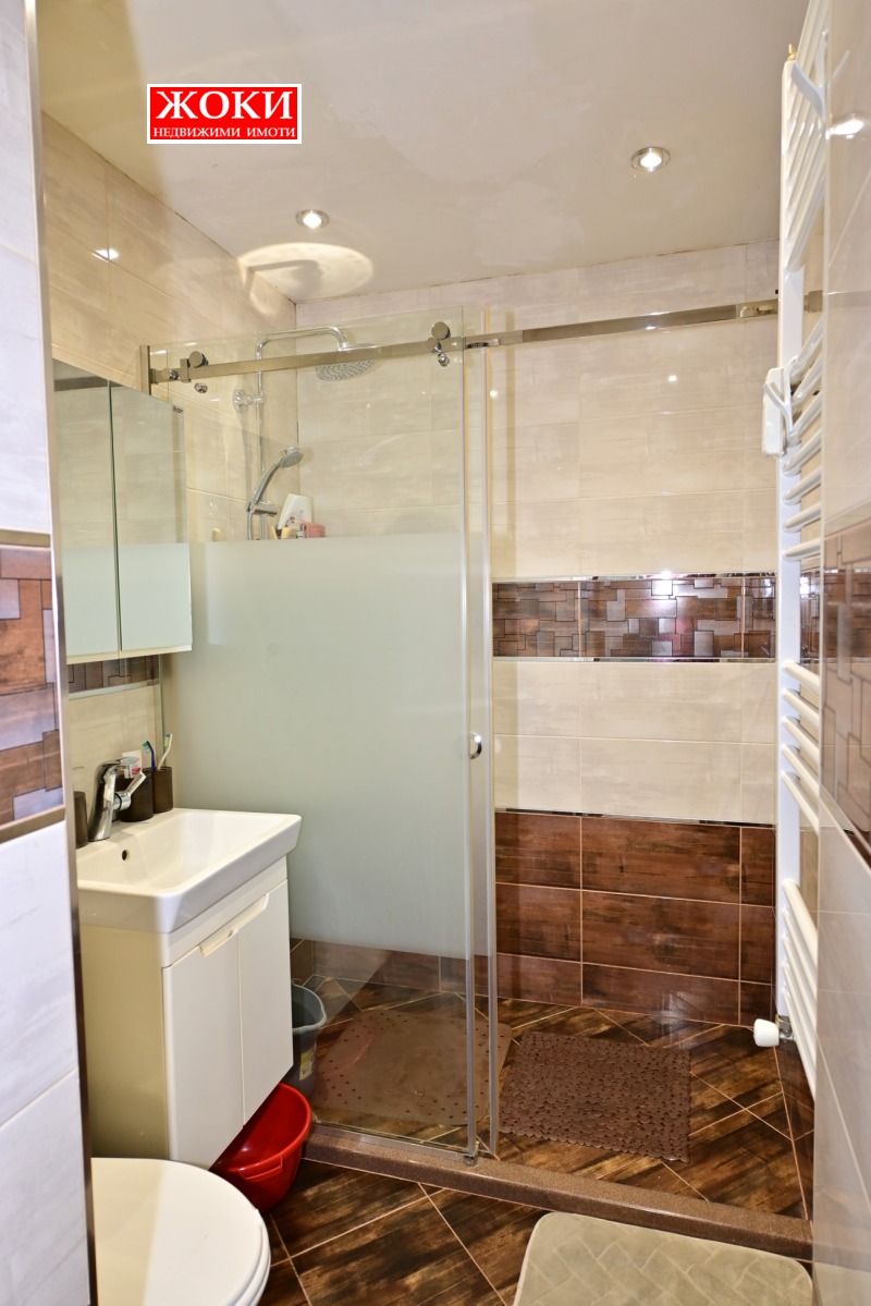 Продава  3-стаен град Перник , Изток , 89 кв.м | 58647830 - изображение [16]