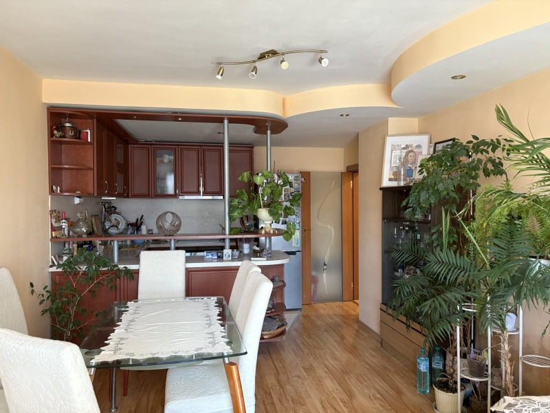 Te koop  2 slaapkamers Burgas , Izgrev , 63 m² | 82103272