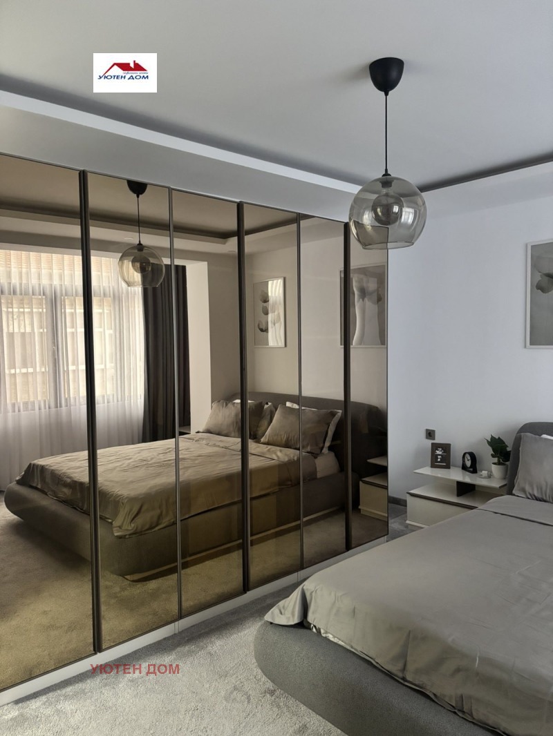 Продава ЕТАЖ ОТ КЪЩА, гр. Шумен, Център, снимка 2 - Етаж от къща - 53042930