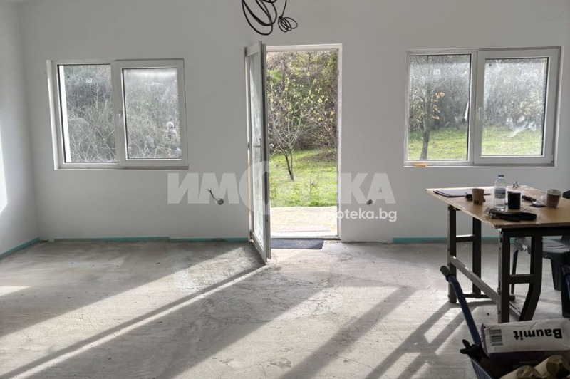 Продава КЪЩА, гр. Варна, м-т Боровец - север, снимка 2 - Къщи - 52846268