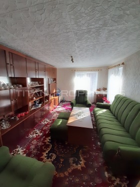 Продажба на имоти в с. Горно Камарци, област София - изображение 1 