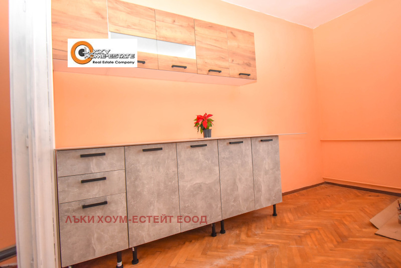 Продава  2-стаен град Перник , Център , 68 кв.м | 10279947 - изображение [3]