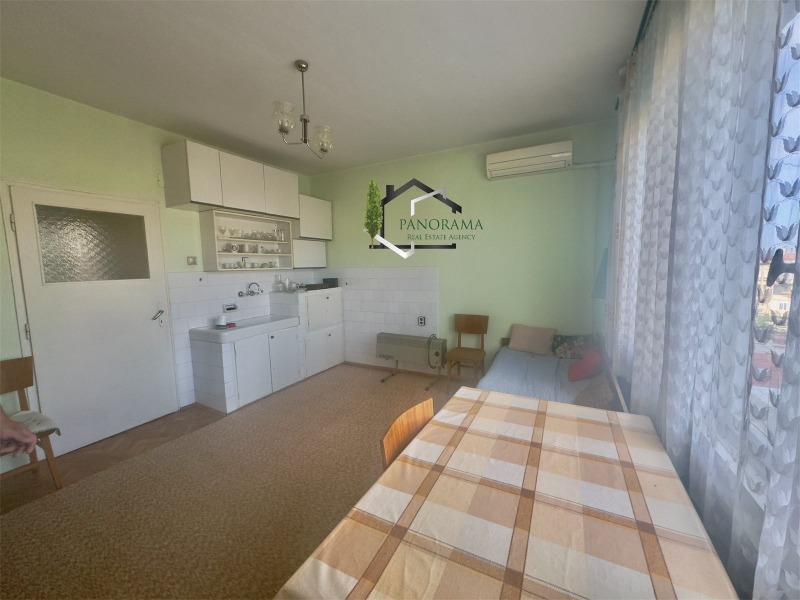 Продава  3-стаен град Шумен , Военно училище , 86 кв.м | 41981852