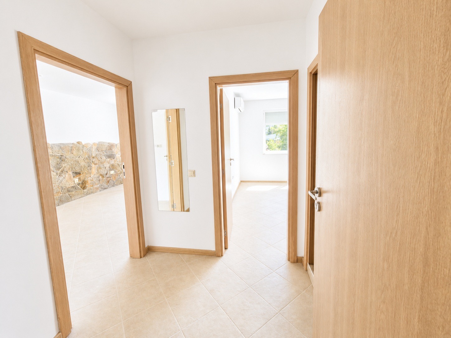 Продава МНОГОСТАЕН, гр. Бяла, област Варна, снимка 2 - Апартаменти - 55309438