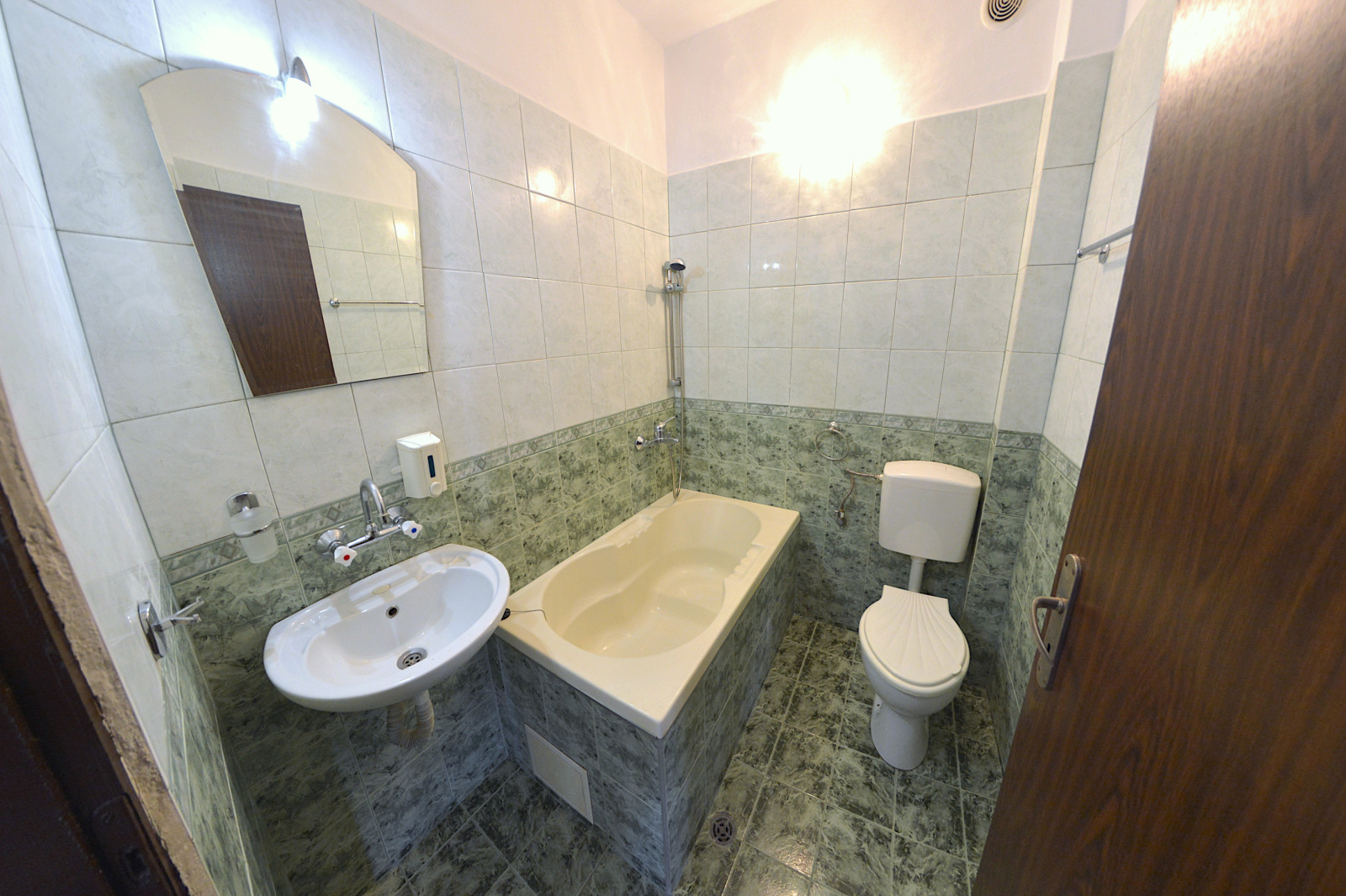 Продава 2-СТАЕН, гр. Русе, Широк център, снимка 13 - Апартаменти - 54698073