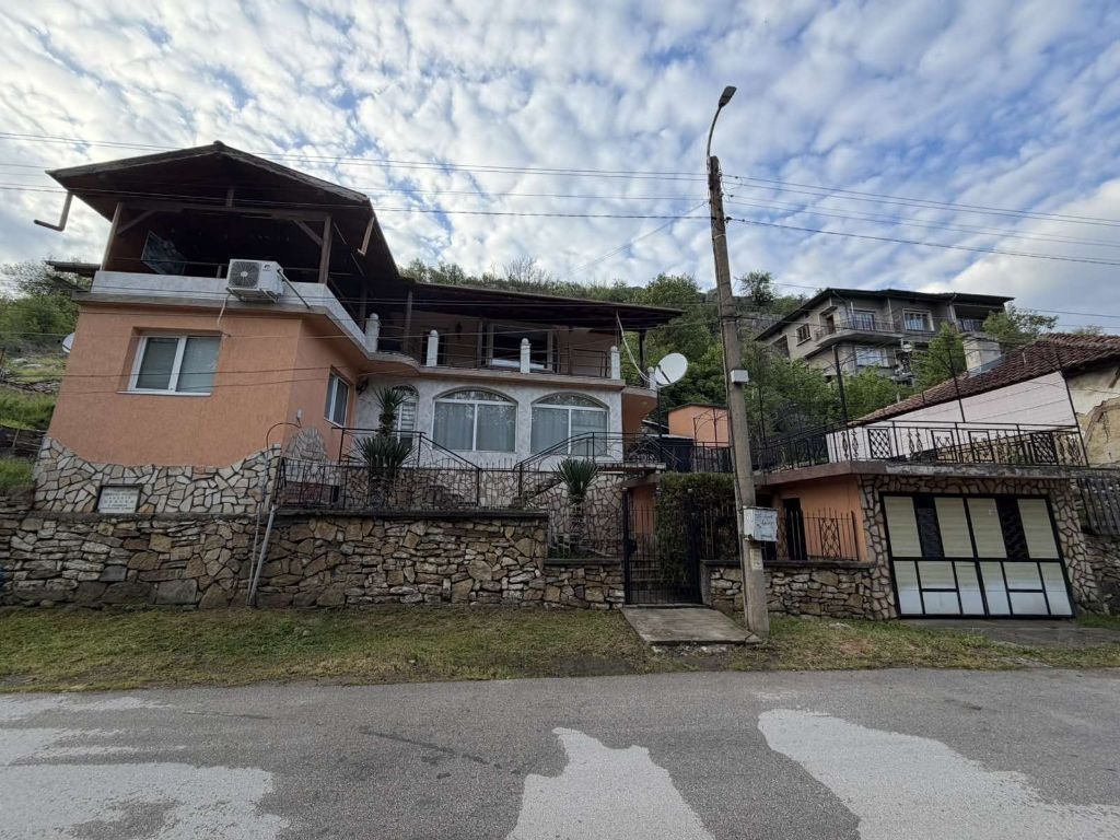 Продава КЪЩА, гр. Ловеч, Дръстене, снимка 3 - Къщи - 54628382