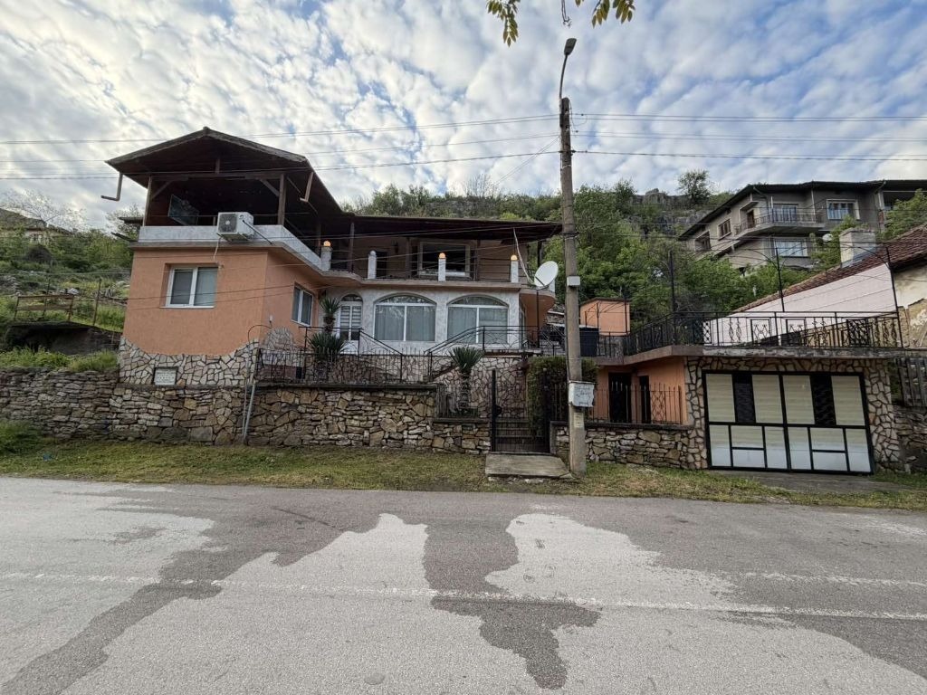 Продава КЪЩА, гр. Ловеч, Дръстене, снимка 4 - Къщи - 54628382