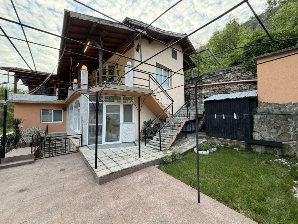 Продава КЪЩА, гр. Ловеч, Дръстене, снимка 14 - Къщи - 54628382