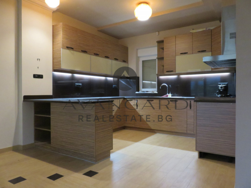 Продава КЪЩА в град Пловдив, Беломорски - 474 кв.м / 669 999 € » 1 310 404.14 лв., АВАНГАРД РИЪЛ ЕСТЕЙТ