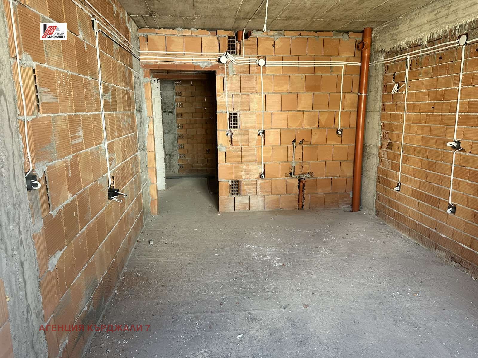 Продава 2-СТАЕН, гр. Кърджали, Възрожденци, снимка 2 - Апартаменти - 56116634