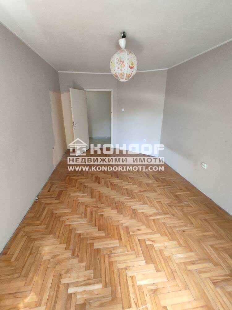 For Sale  1 bedroom Plovdiv , Vastanicheski , 75 sq.m | 69532269