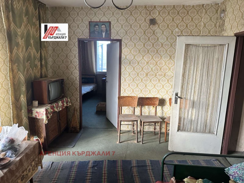 Продава  2-стаен град Кърджали , Веселчане , 63 кв.м | 93356795 - изображение [4]