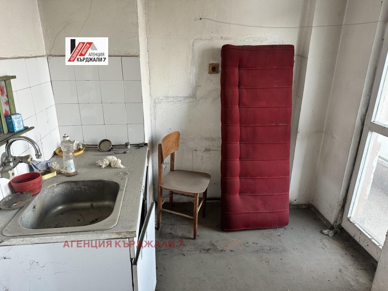 Продава  2-стаен град Кърджали , Веселчане , 63 кв.м | 93356795 - изображение [8]