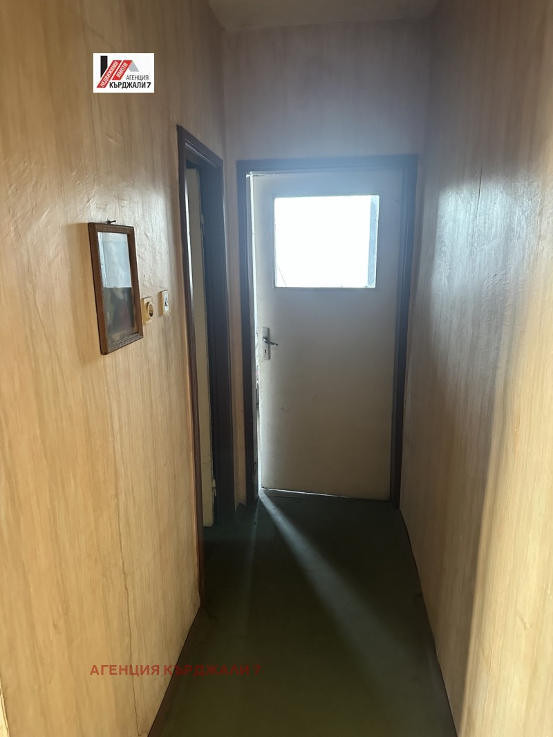 Продава  2-стаен град Кърджали , Веселчане , 63 кв.м | 93356795 - изображение [2]