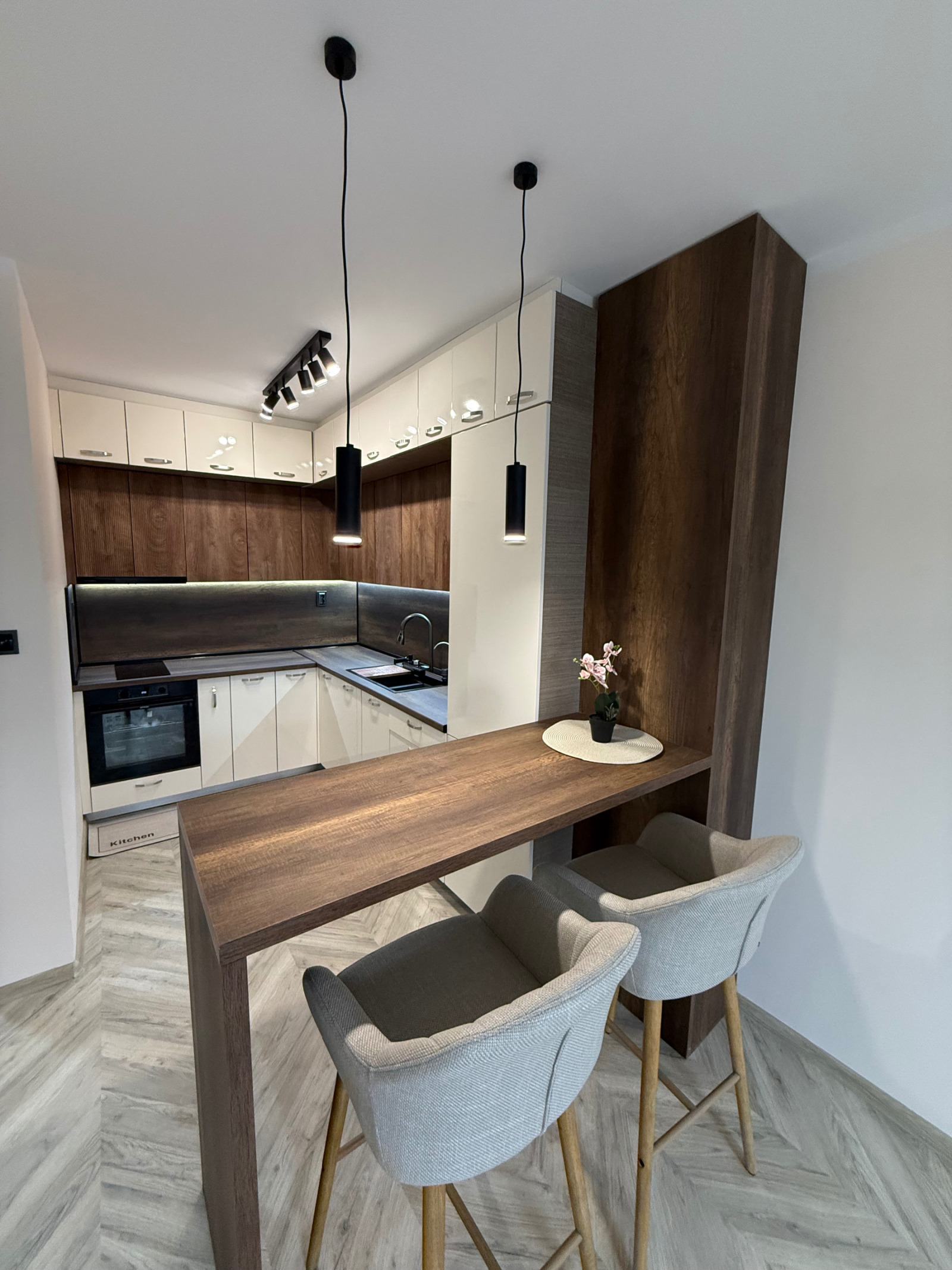 Продава 2-СТАЕН, гр. Плевен, Широк център, снимка 2 - Апартаменти - 54008531