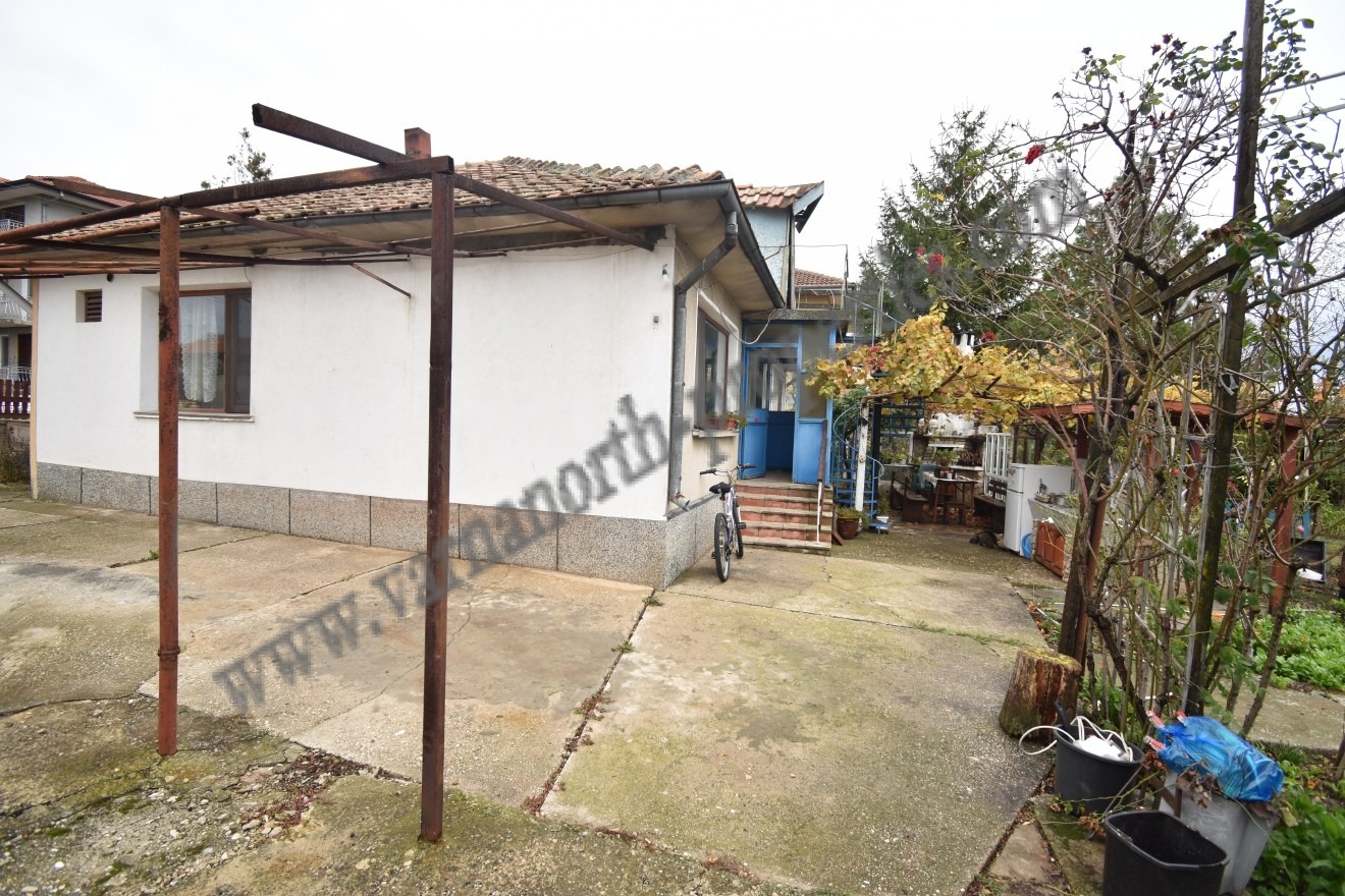 Продава КЪЩА, гр. Балчик, област Добрич, снимка 2 - Къщи - 54373288