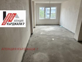 2 makuuhuonetta Vazroždentsi, Kardžali