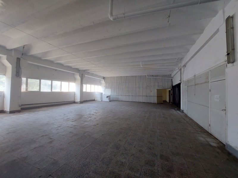 Продава ПРОМ. ПОМЕЩЕНИЕ, гр. Павликени, област Велико Търново, снимка 10 - Производствени сгради - 52603162