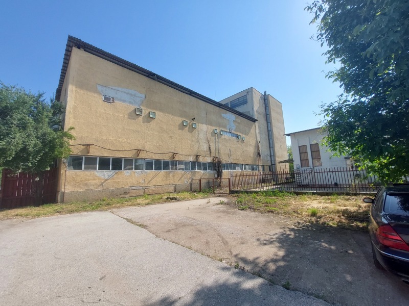 Продава ПРОМ. ПОМЕЩЕНИЕ, гр. Павликени, област Велико Търново, снимка 2 - Производствени сгради - 52603162