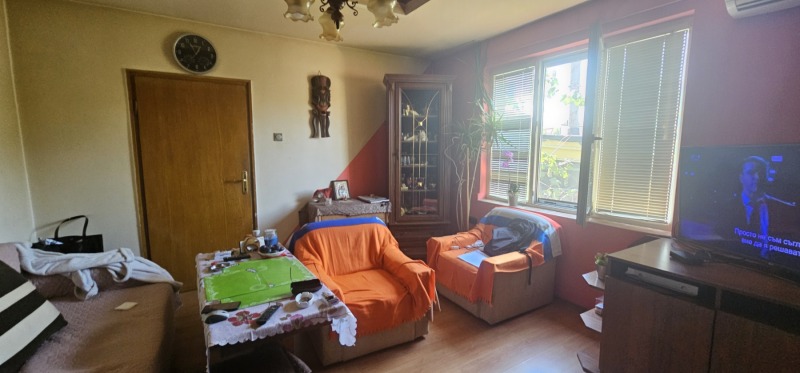 Продава ЕТАЖ ОТ КЪЩА, град София, Надежда 4 • 180000 € • 11010252 — Holmes.bg