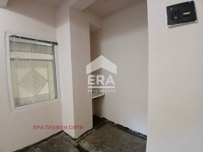 Продава  Магазин град Плевен , Идеален център , 25 кв.м | 64636395 - изображение [2]