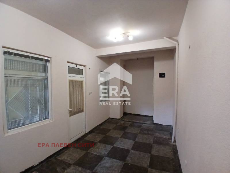 Продава  Магазин град Плевен , Идеален център , 25 кв.м | 64636395