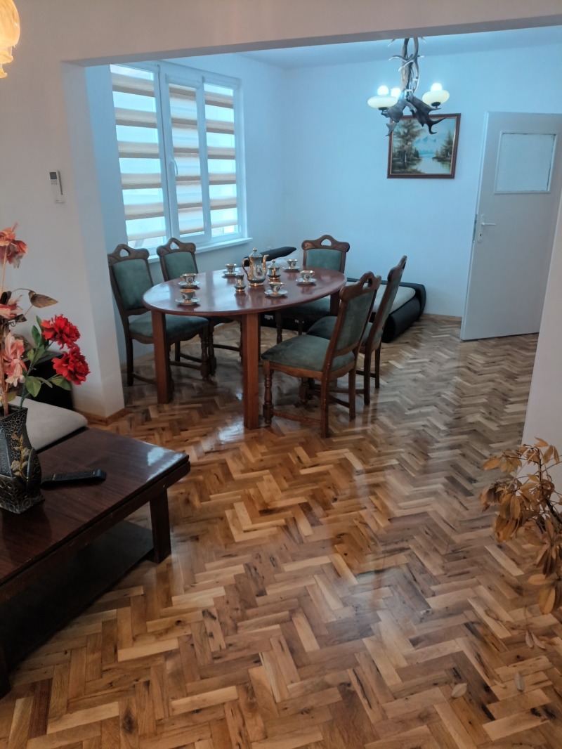 Продава КЪЩА в град Разград, Варош - 130 кв.м / 150 000 € » 293 374.50 лв., РОС -НЕДВИЖИМИ ИМОТИ