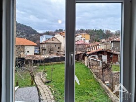 Продажба на имоти в Варош, град Перник - изображение 11 