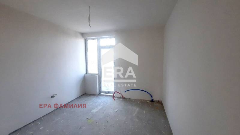 Продава 4-СТАЕН, гр. София, Лагера, снимка 2 - Апартаменти - 49388350