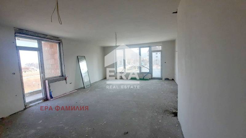 Продава 4-СТАЕН, гр. София, Лагера, снимка 2 - Апартаменти - 49388350